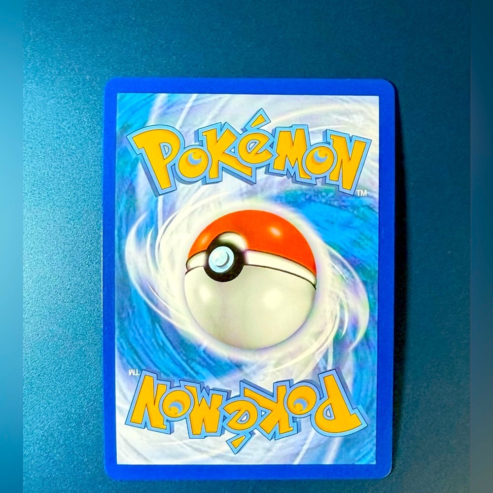Surfing Pikachu V 008/025 25th Anniversary Celebration Pokémon TCG - Picture 2 of 2